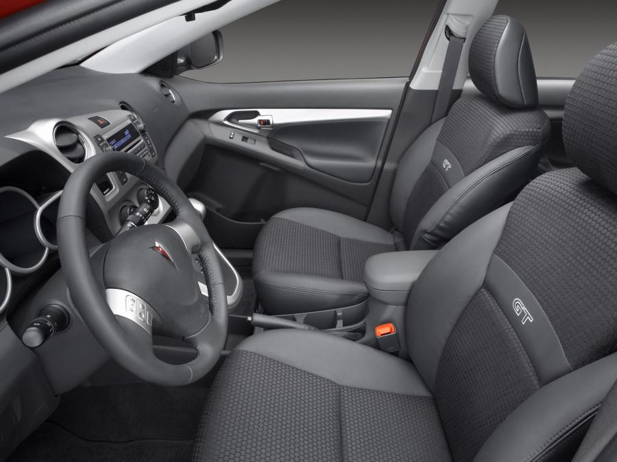 Интерьер Pontiac Vibe GT 2009 года  (фото 4 из 42)